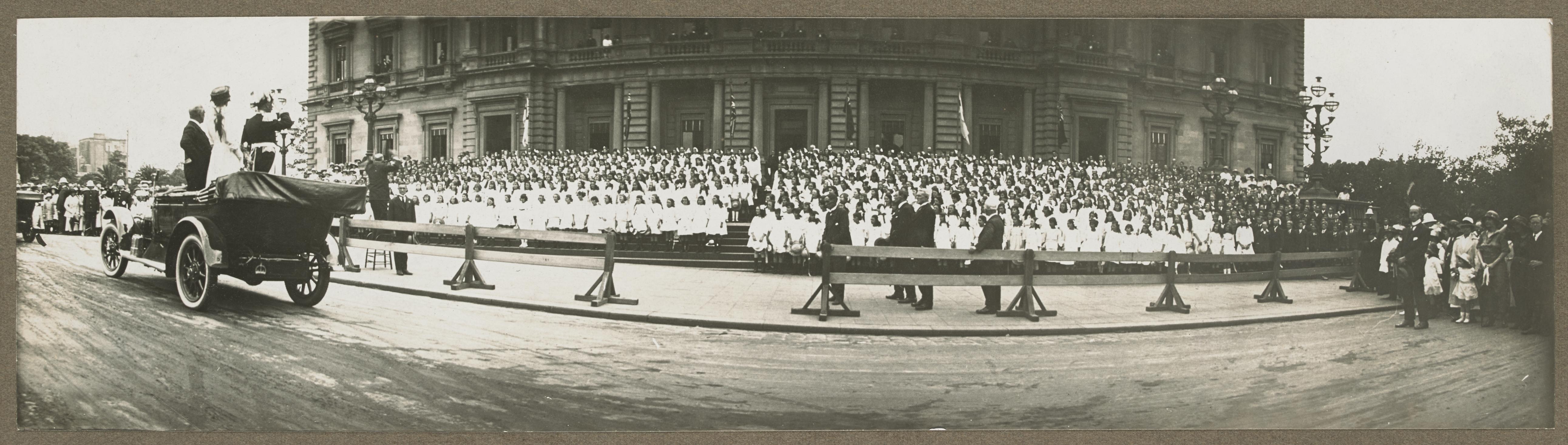 School children outside the Old Treasury Building.