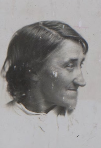 Prison photo 1a Beatrice in 1922. Public Record Office Victoria image.