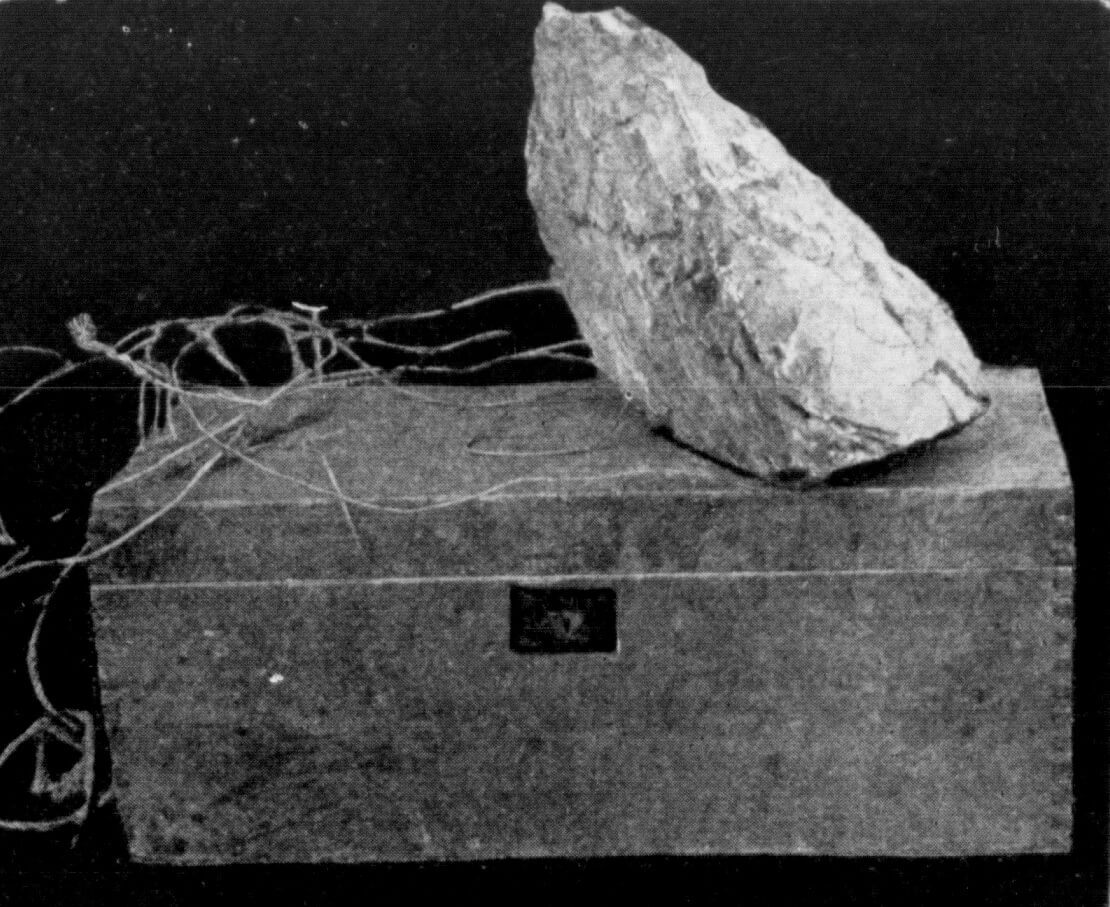 the box stone and cord National Library of Australia image.