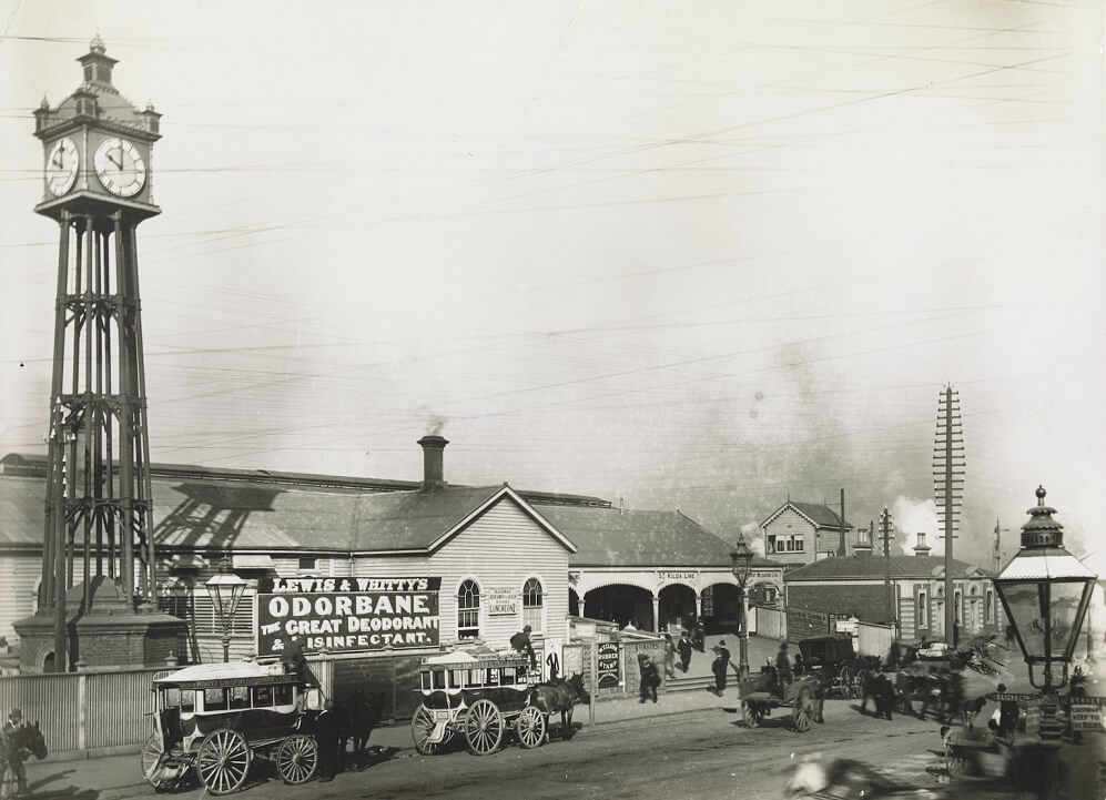 Omnibuses outside the Elizabeth Street entrance to Flinders Street railway station in the 1880s.