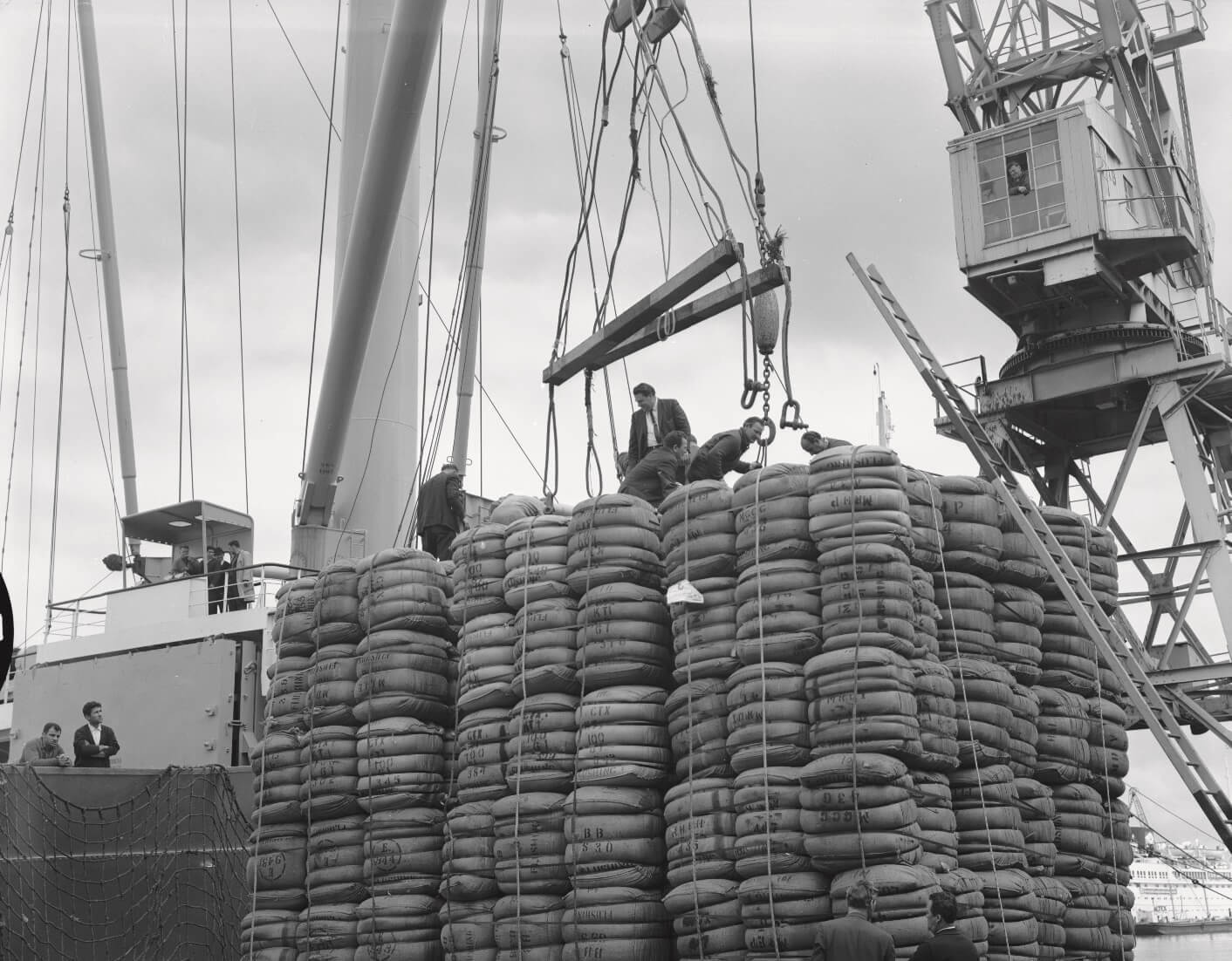 Wool cargo, c.1940. PROV, VPRS 8363-p0002-000002-68134